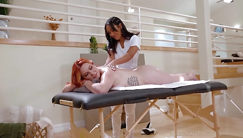 Milf & huge ass licking pussy