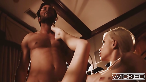 Mochas nina's sexy & a lesson